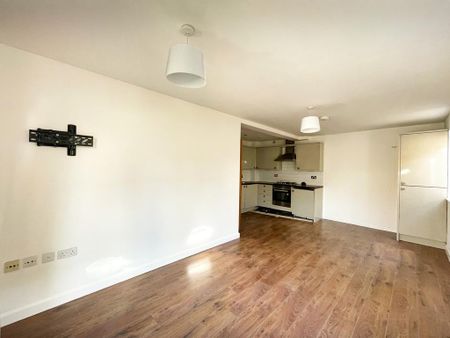 2 bedroom flat to rent - Photo 3