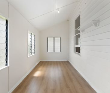 Beautiful Renovated Queenslander&excl; - Photo 5