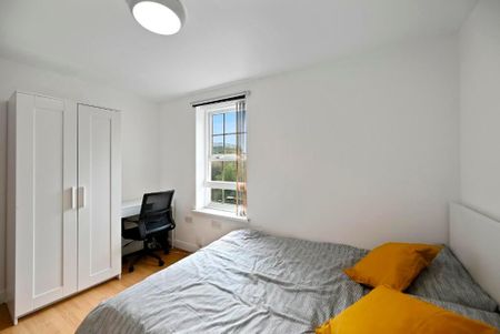 3 bedroom flat to rent - Photo 5