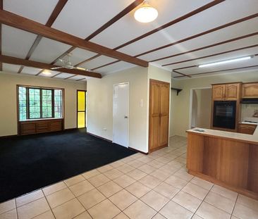 WHERE COMFORT MEETS EASY FAMILY LIVING - THIS BEAUTIFUL HOME IS AVA... - Photo 3