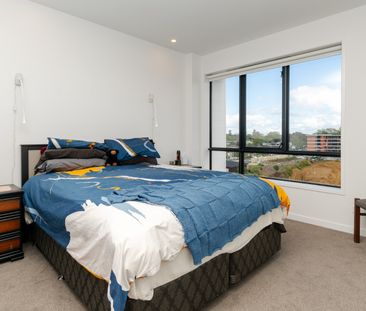 Modern 3-Bedroom Apartment with Stunning Views! - Photo 3
