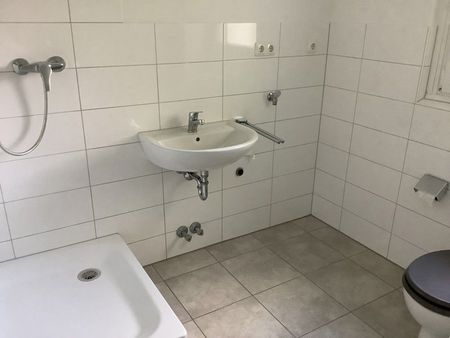 Geräumige 1,5 Singlewohnung mit Küchenzeile und großem Balkon - Photo 3