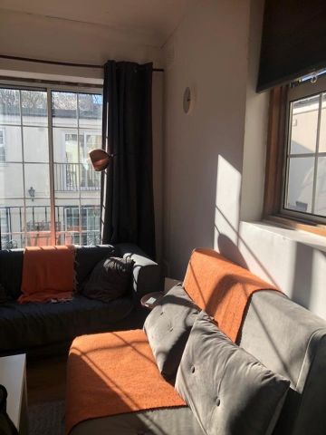 2 Bed Flat, Old Woolwich Road, SE10 - Photo 2