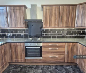 2 bedroom terraced house to rent - Photo 4