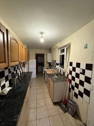 Room in a Shared House, Newport Road, B12 - Photo 3