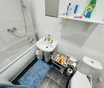 4 bedroom terraced house to rent - Photo 3