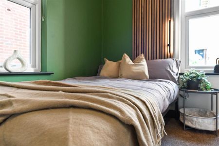 1 bedroom in a house share to rent - Photo 3