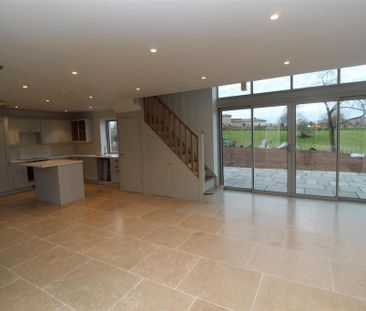 3 bedroom detached house to rent - Photo 3