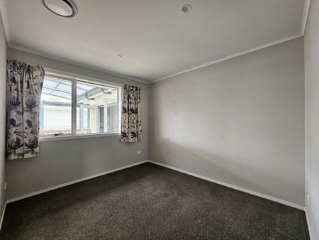 Spacious Family Home in Papakura - Photo 3