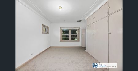 SOUTH TAMWORTH – Simply Delightful Double Brick Family Residence. - Photo 3