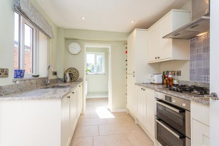 2 bedroom end of terrace house to rent - Photo 5