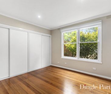 Stylishly Renovated Unit in Prime Bulleen Location! - Photo 2
