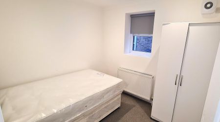 4 bedroom flat to rent - Photo 4