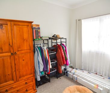 Modern, Sleek & Stylish - Photo 5