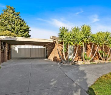 Beautiful Family Home with Pool & Studio in a Quiet Craigieburn Loc... - Photo 3