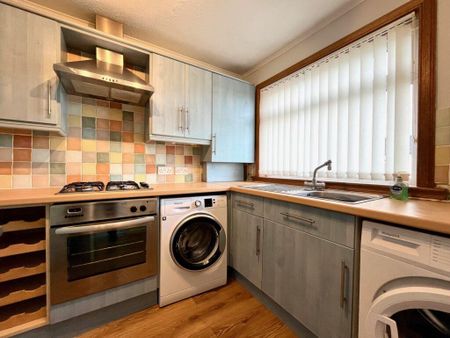 2 bedroom semi-detached bungalow to rent - Photo 4