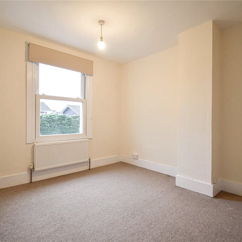 Well-presented 2 bedroom mid terrace Victorian house for rent in the popular village of Oakington with excellent access to the A14 & local amenities close by. Enclosed Patio garden. GCH. Unfurnished. - Photo 1
