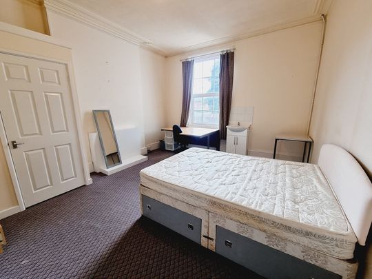 7 Bed Student Accommodation - Photo 1