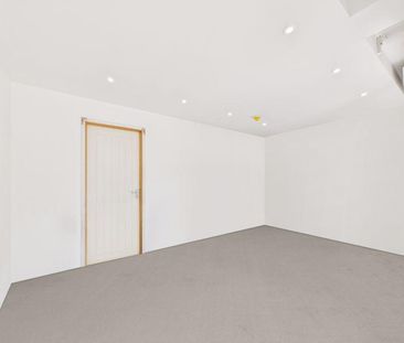 Property to rent - Photo 2