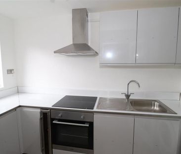 2 bedroom semi-detached house to rent - Photo 4