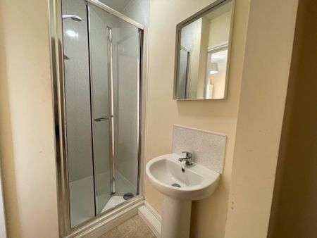 1 bedroom in a house share to rent - Photo 5