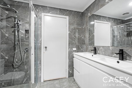 19 Yaltara Close, Cranbourne West - Photo 3