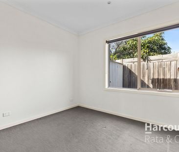 Charming Lalor Home: Your Next Sanctuary Awaits! - Photo 5