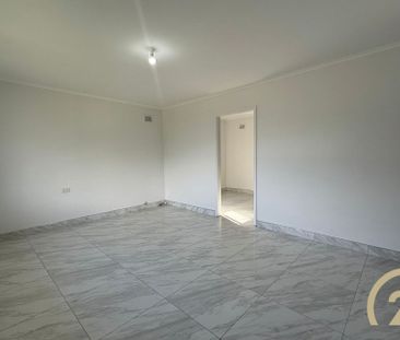 3 Bedroom Family Home, Located in Busby! - Photo 2