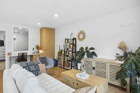 Luxury Apartment - Photo 2