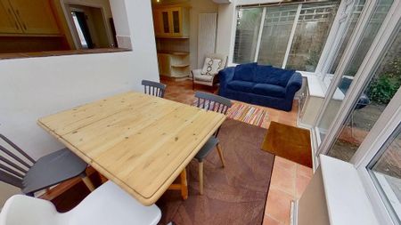 4 bedroom semi-detached house to rent - Photo 4