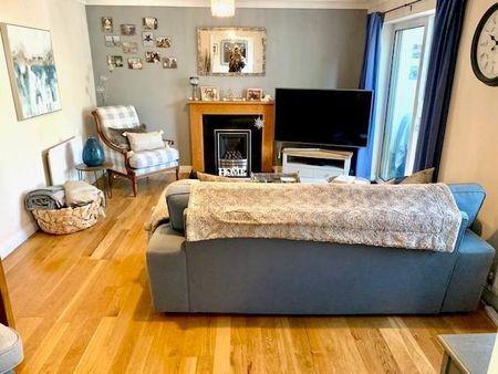 4 bedroom detached house to rent - Photo 2