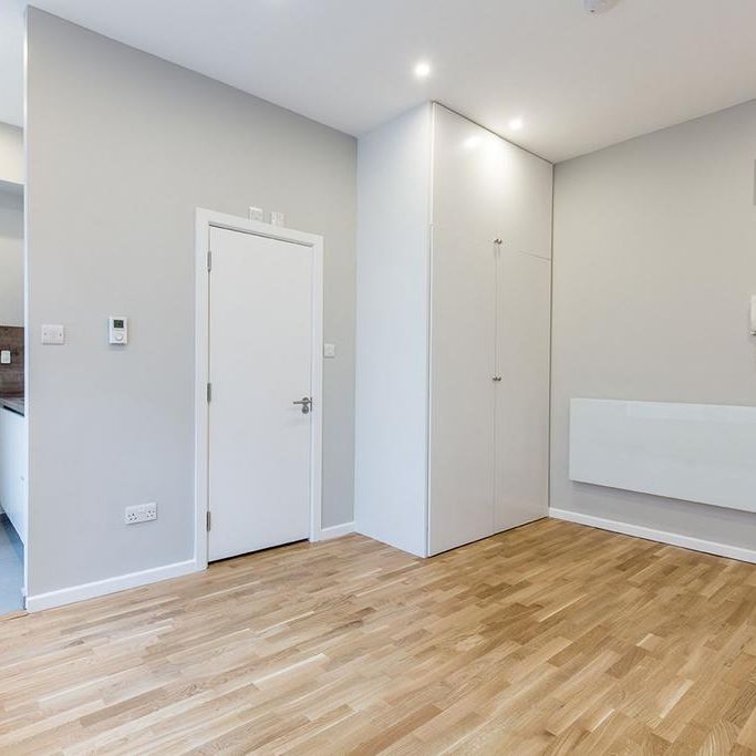 Studio to rent - Photo 1