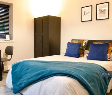 1 bedroom in a house share to rent - Photo 2