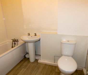 2 bed flat to rent in Hartington Terrace, South Shields, NE33 - Photo 3