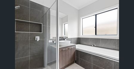 SPACIOUS FAMILY HOME - Photo 5