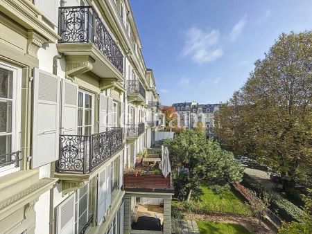 Objet rare sous-gare, appartement Haussmannien de 6.5 Pièces rénové - Photo 2