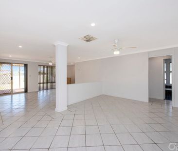 Charming home with side access and large workshop - Photo 4