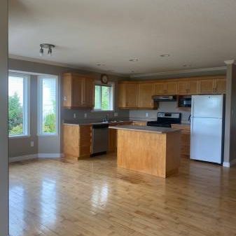 Spacious 3 bed 2 bath upper level in North Nanaimo - Photo 4