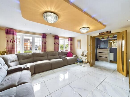 5 bedroom detached house to rent - Photo 2