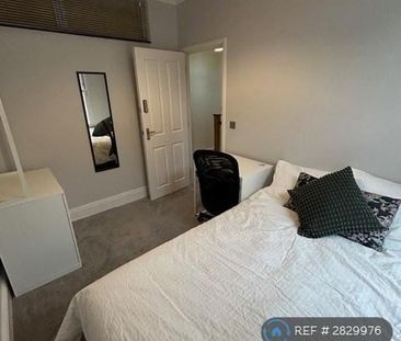 4 bedroom end of terrace house to rent - Photo 6