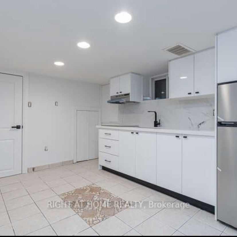 For Lease - 157 Woodycrest Avenue Unit# Basement, Toronto, Ontario - Photo 1
