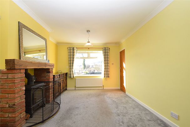 4 bed semi-detached bungalow to rent in Scalby Road, Scarborough, YO13 - Photo 1