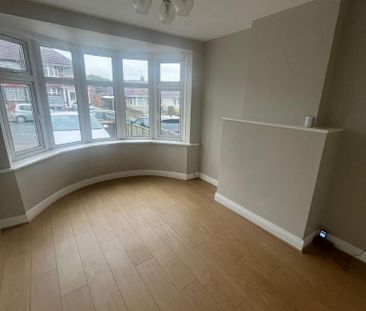 3 bedroom semi-detached house to rent - Photo 2