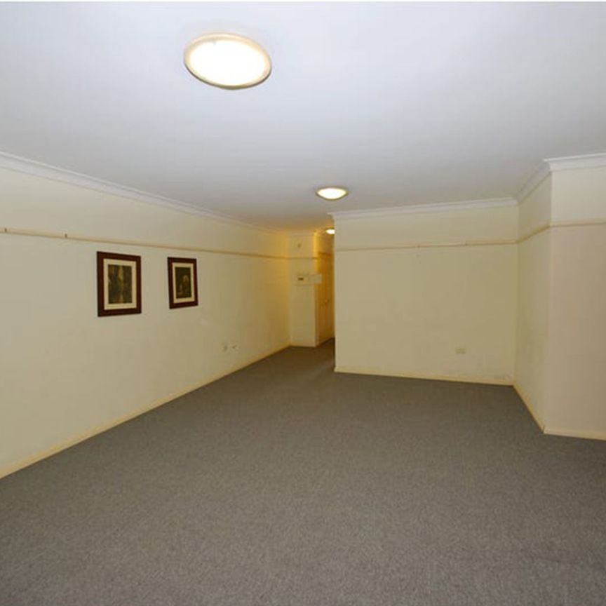 Generous 2 Bedroom Unit in Prime Location and within Easy Walk of Westmead - Photo 1