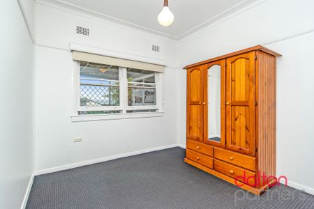 Renovated Three Bedroom Home - Photo 5