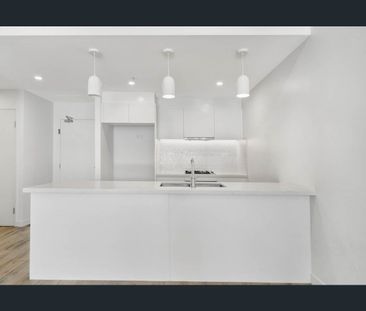 Open & Bright with an Extra Large Courtyard! - Photo 5