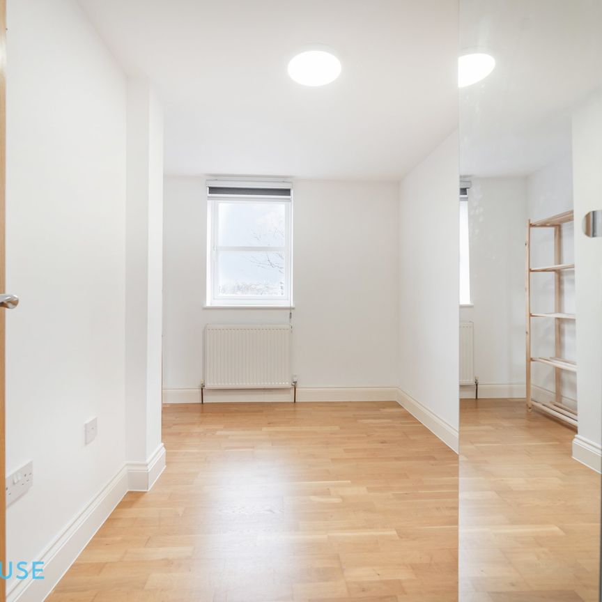 Lodge Lane, London, N12 - Two Bedroom Flat To Rent - £505pw / £2,200pcm - Photo 1