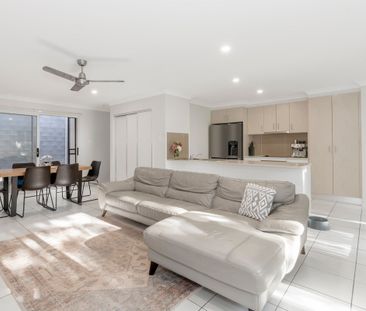 Modern Townhouse Overlooking Parkland - Photo 1