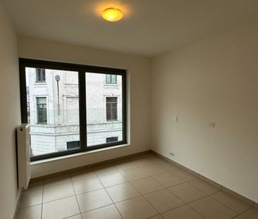 Instapklaar, lichtrijk 2 slpk/appartement met groot terras in centr... - Photo 2