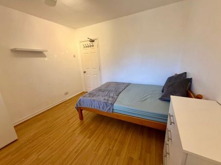 Room in a Shared Flat, Wharncliffe House, SW15 - Photo 3